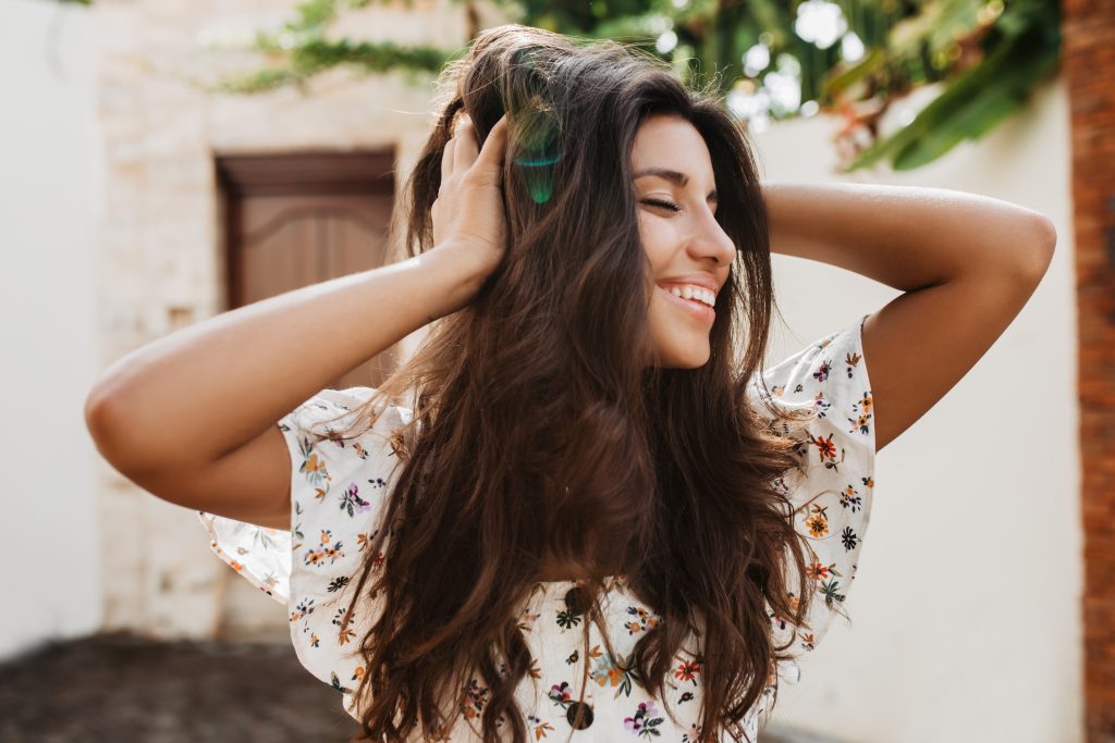 El Secreto Desvelado: Consejos Infalibles para un Cabello Brillante y Sedoso